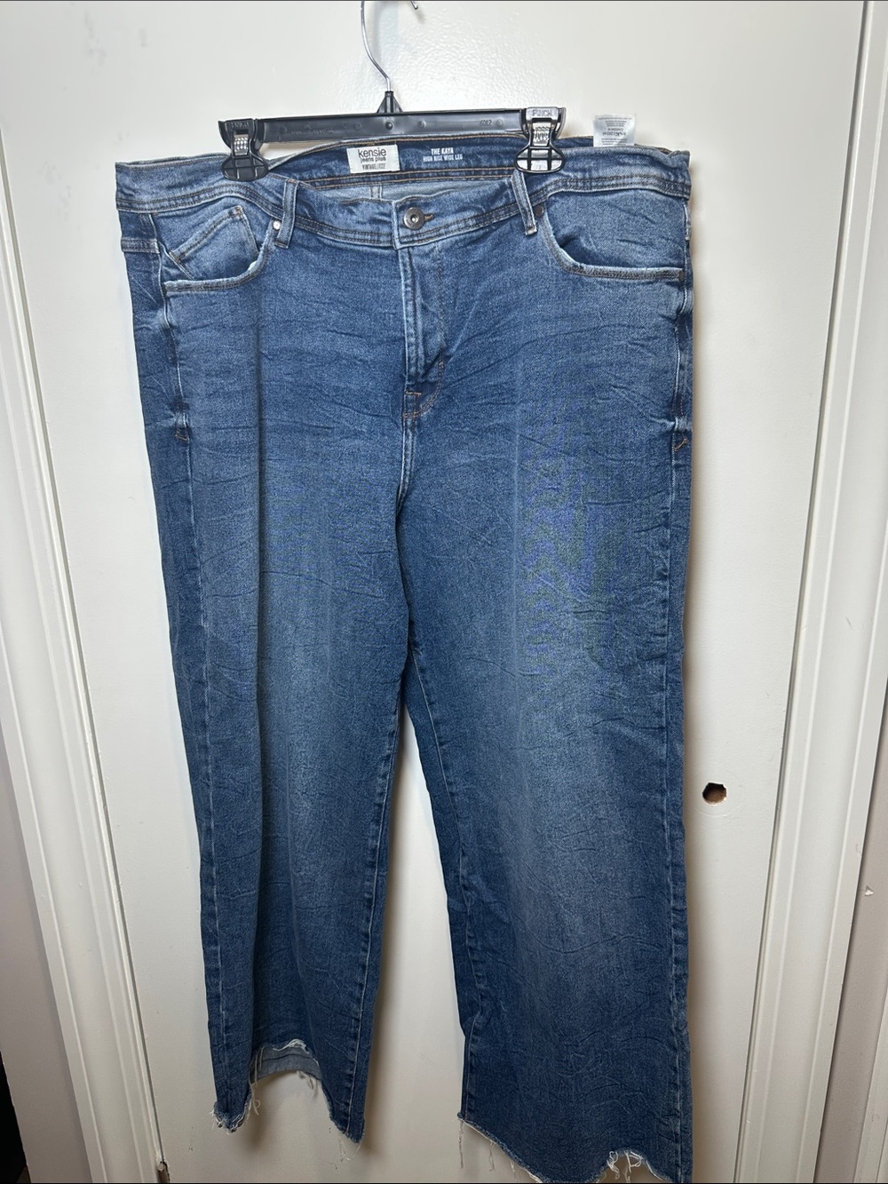 Kensie Women's Relaxed Mid Blue Crop Jeans (101)